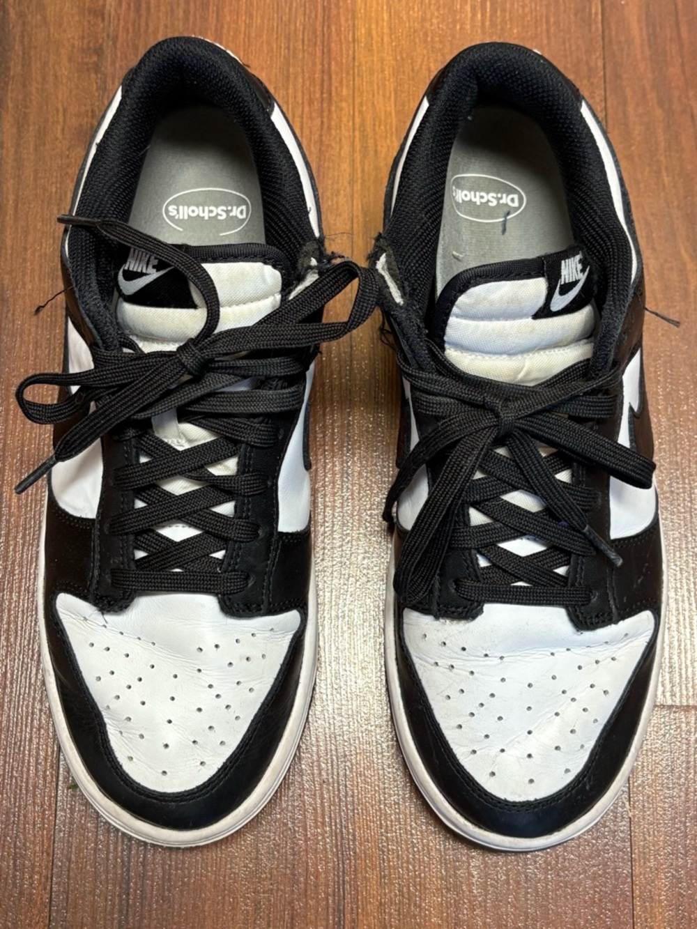 Nike Men’s Black and White Low-Top Sneakers